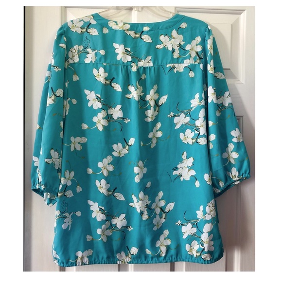 🌸Loft Blouse - Picture 2 of 2